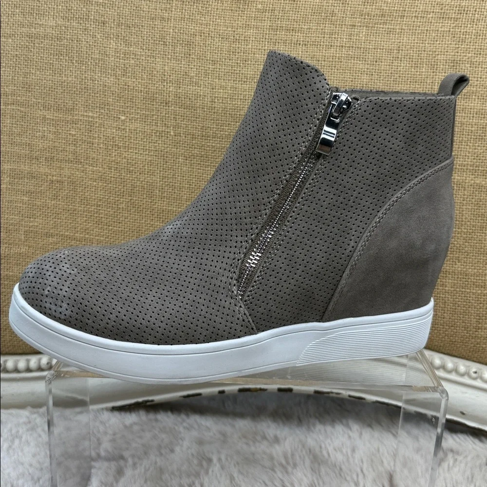 Journee Collection perforated faux